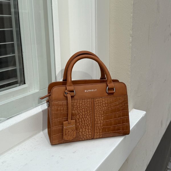 Cool-Colbie-handbag-small-cognac-close-up